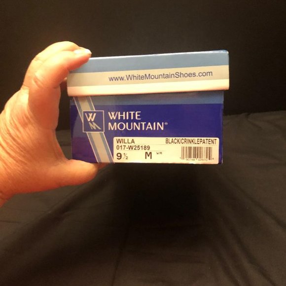 New Condition! White Mountain Black Crinkle Patent Loafer 9.5 - Picture 5 of 5